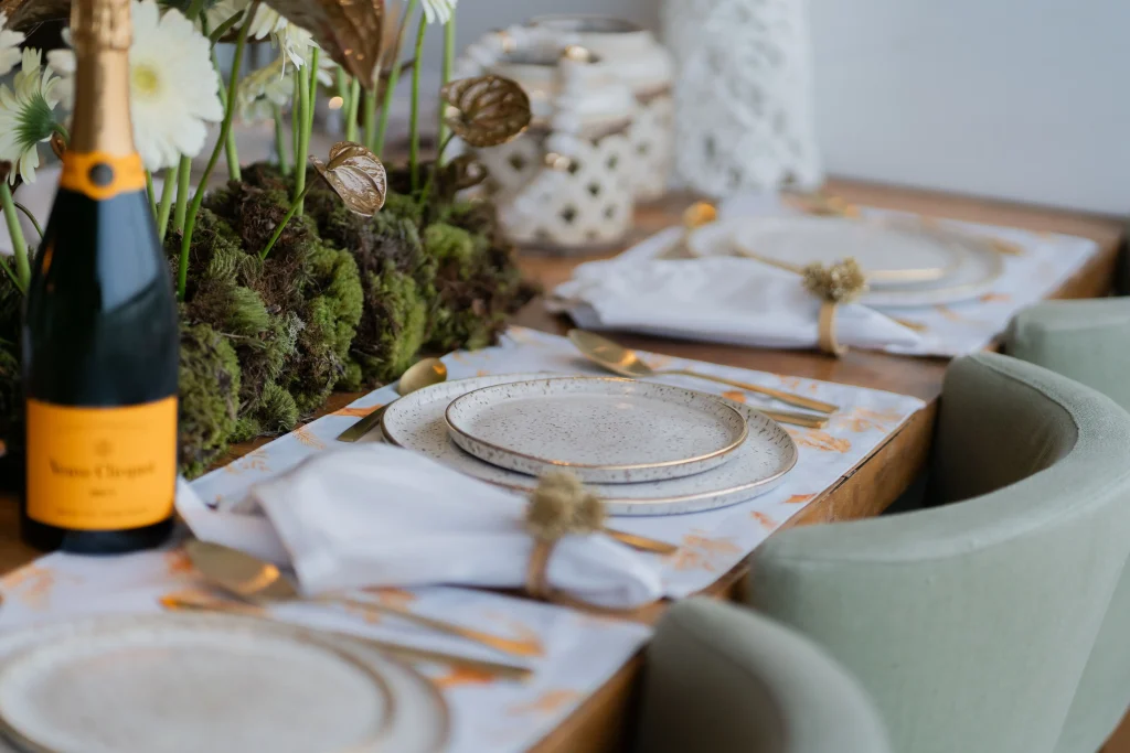cuberteria-dorada-evento-corporativo-stendhal-agency